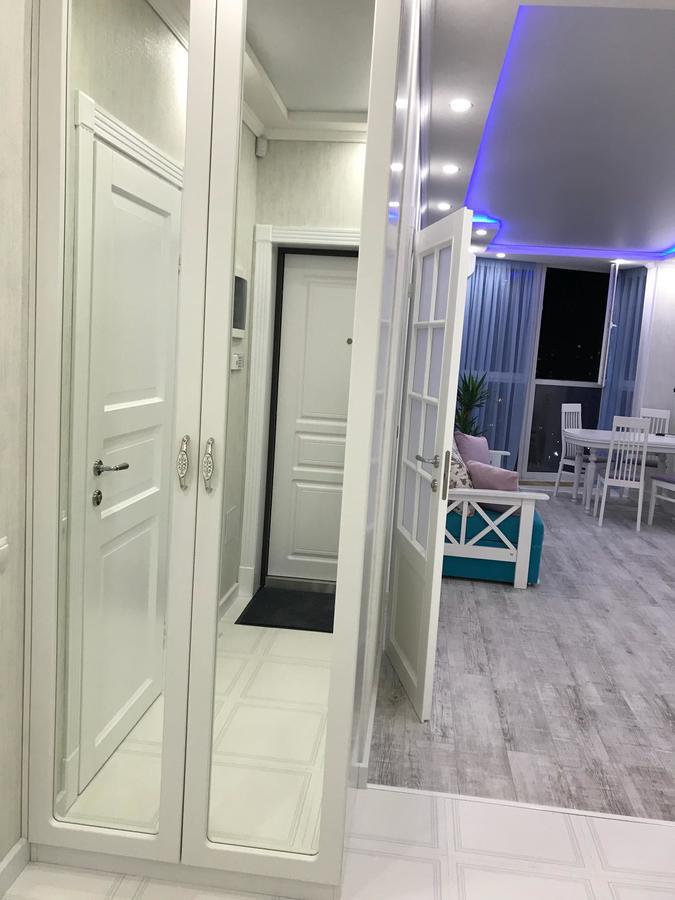 Luxe Apartment On Drahomanova Kijev Kültér fotó